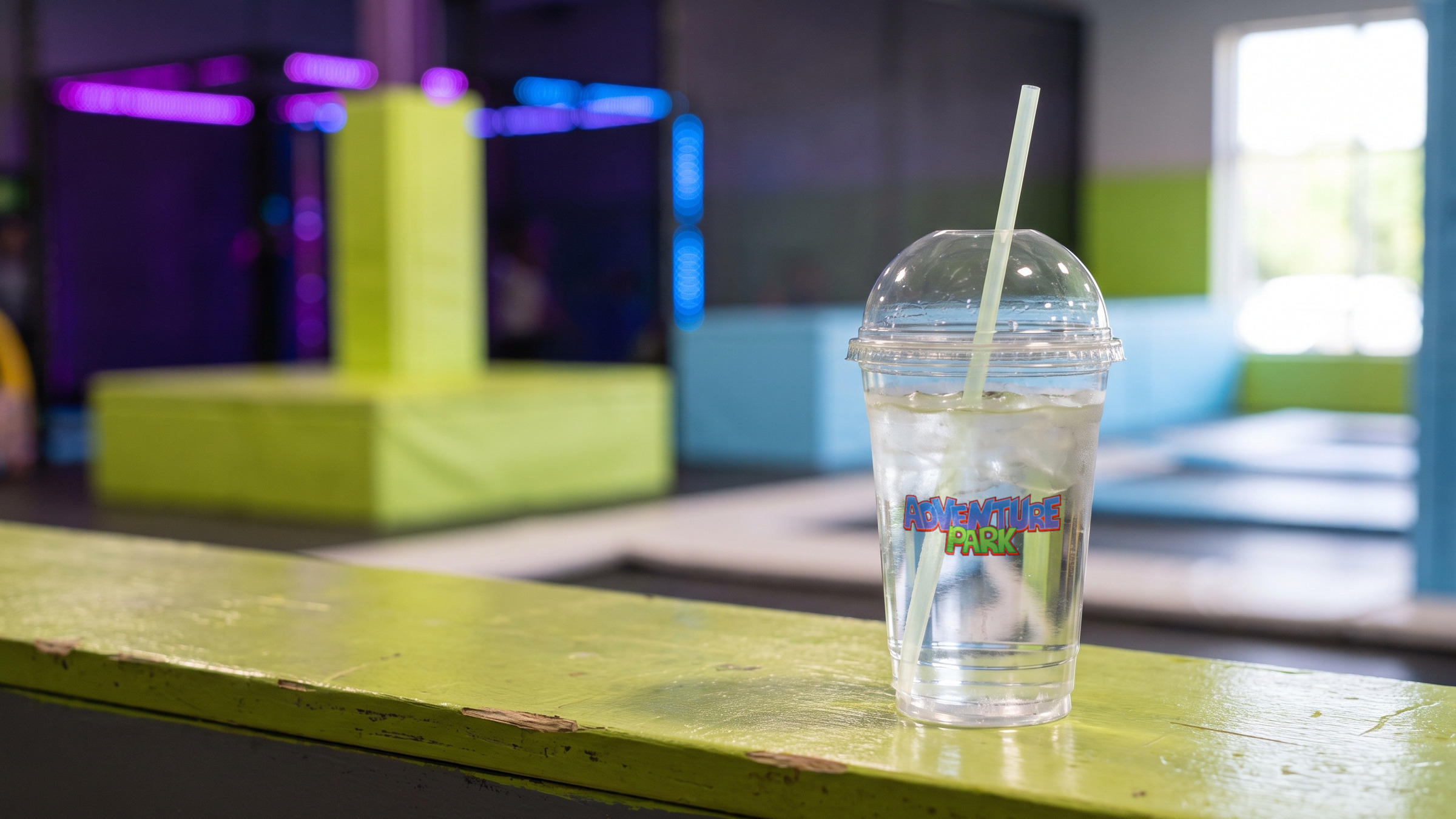 The clear cup with the logotype